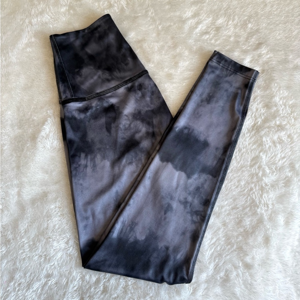 Beyond Yoga Tie-Dye Leggings in Gray & Black